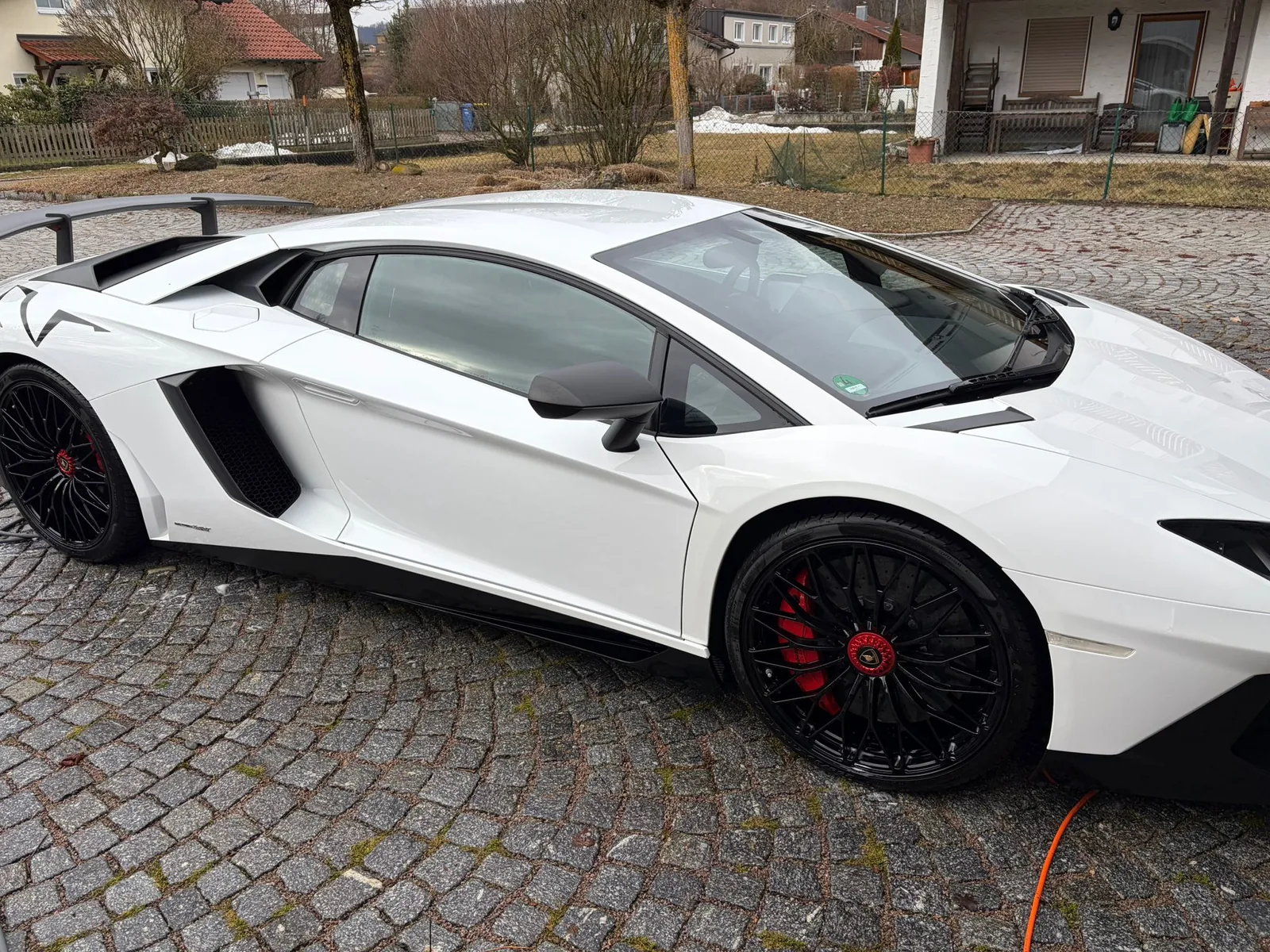 Gepflegter weißer Lamborghini